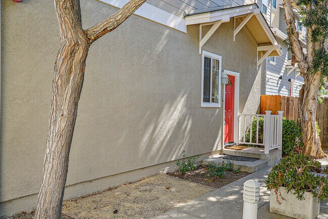 Foto del edificio - 686 Foothill Blvd