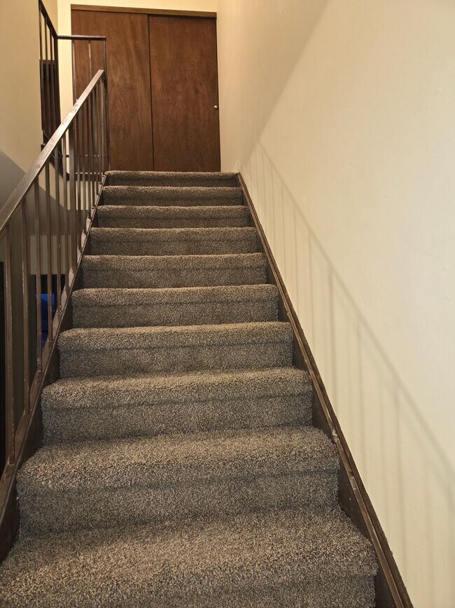 Foto del edificio - Spacious Townhome!