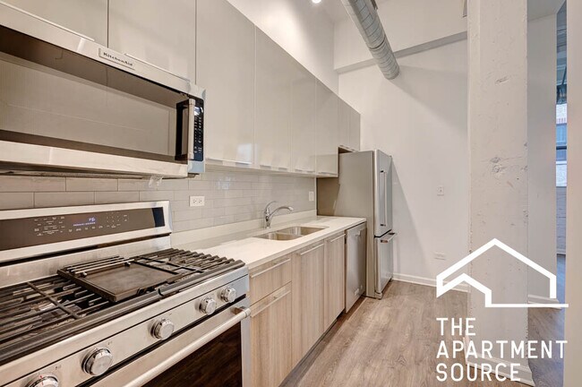 Building Photo - 930 W Dakin St