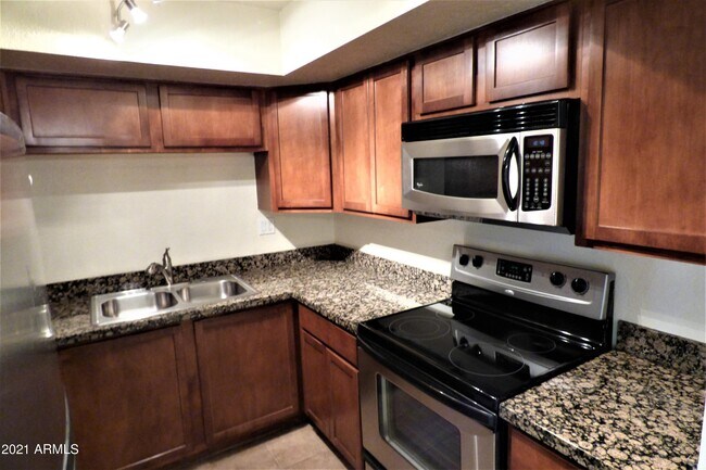 Foto del edificio - 8250 Arabian Trail