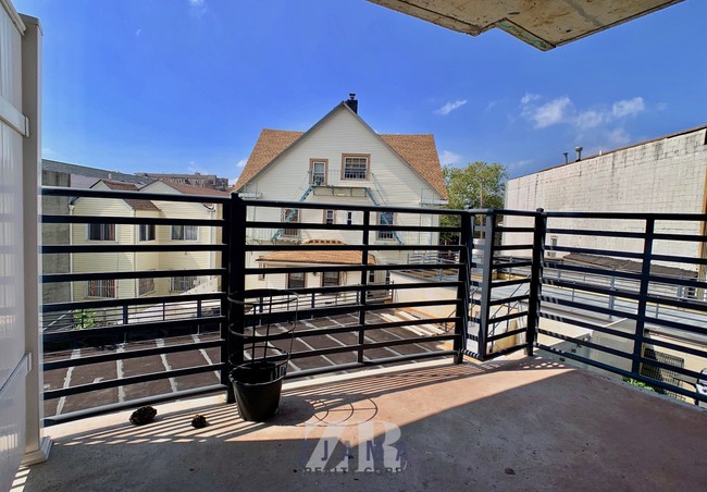 Building Photo - 106 Remsen Ave
