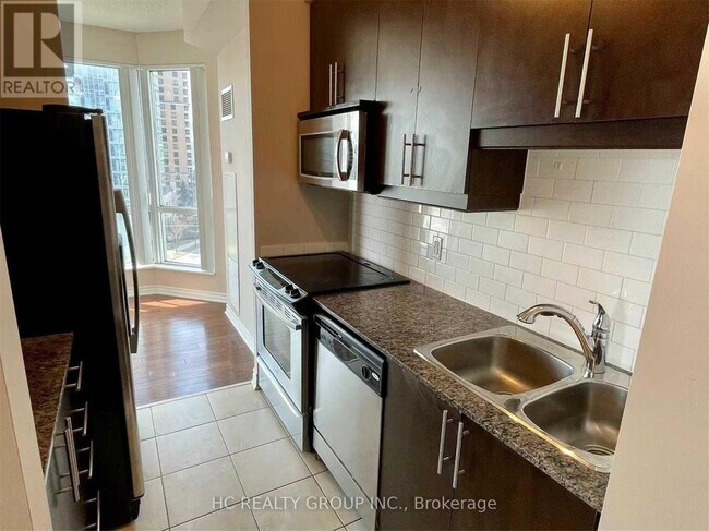 Photo du bâtiment - 18 Holmes Ave