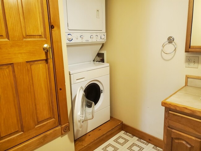 Building Photo - 9 Roberts Rd