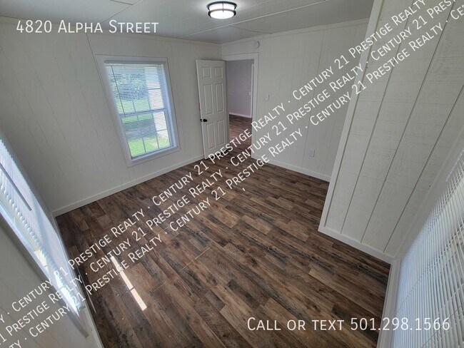 Building Photo - 4820 Alpha St