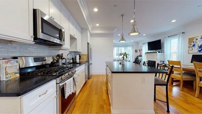 Building Photo - 15 Preble St