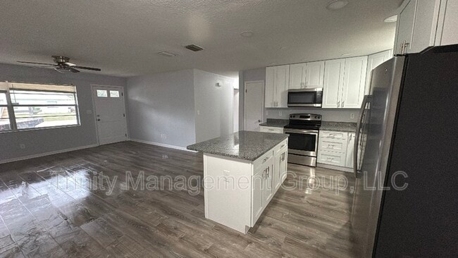 Foto del edificio - 2000 NE 50th Pl