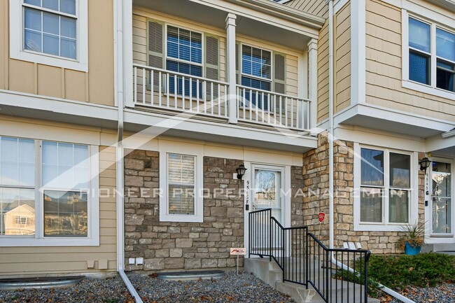 Building Photo - Spacious Townhouse with Central AC and Washer/Dryer