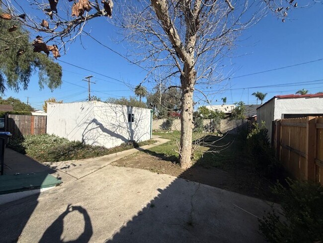 Foto del edificio - Corner lot home with Lots of Curb Appeal