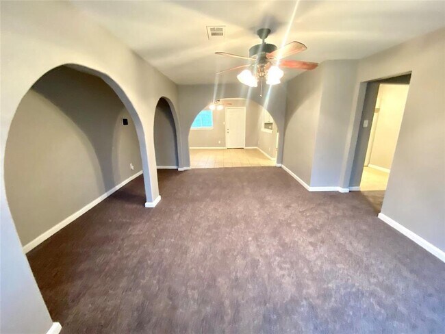 Building Photo - 5927 Belarbor St