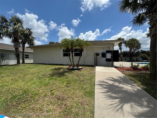 Building Photo - 1517 Las Villas Blvd