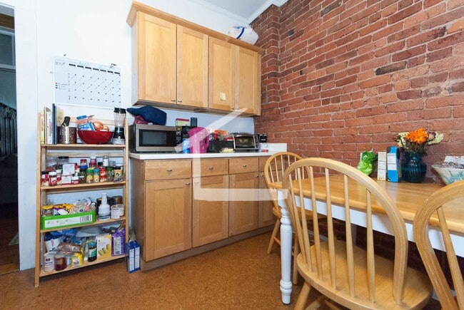 Photo - Nice, Affordable Brighton 5 Bed/2 Bath right off Beacon St for 9/1.  NO BROKER FEE!!! Apartment