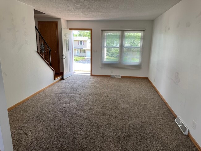 Building Photo - 18 Parkview Dr