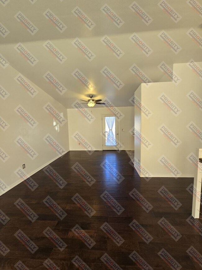 Building Photo - Single Family Home with 4 Bedrooms