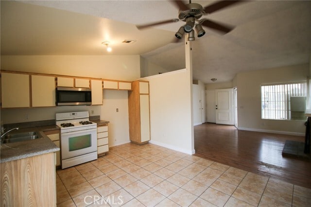 Building Photo - 1462 Wilson Ave