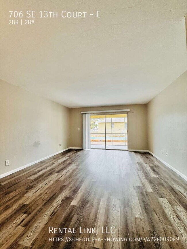 Foto del edificio - 706 SE 13th Ct