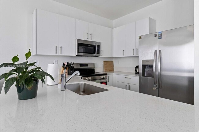 Foto del edificio - 760 SE 13th Ct