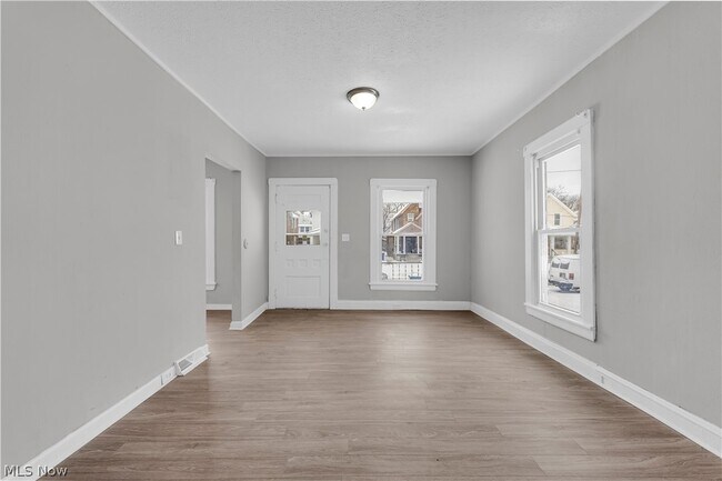 Foto del edificio - 3877 W 31st St