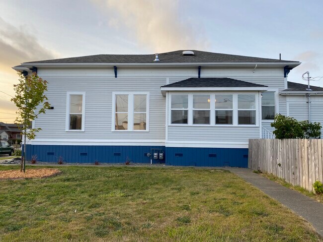 Building Photo - 1655 J St