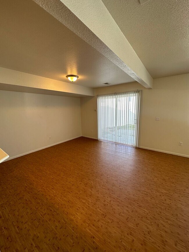 Foto del edificio - 3 BEDROOM, 2.5 BATHROOM SOUTH PARK TWINHOME WITH ATTACHED 2 CAR GARAGE