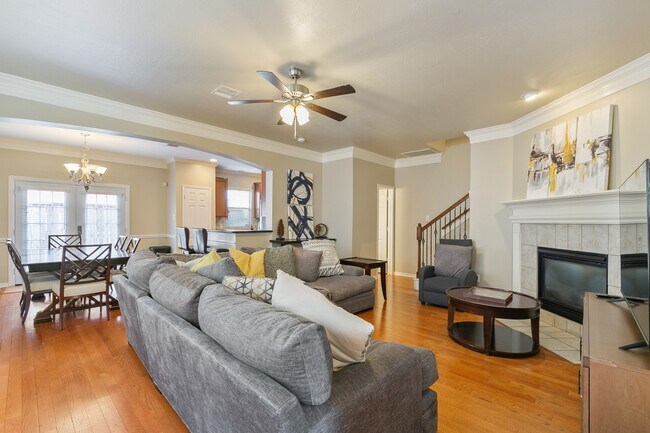 Building Photo - 6222 Skyline Dr