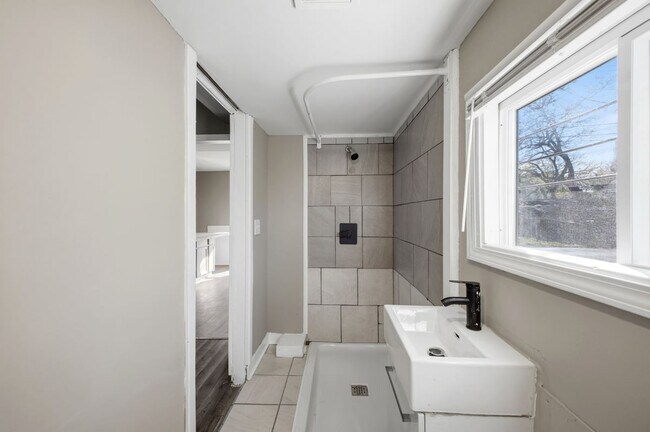 Foto del edificio - 180 Hayden Ave