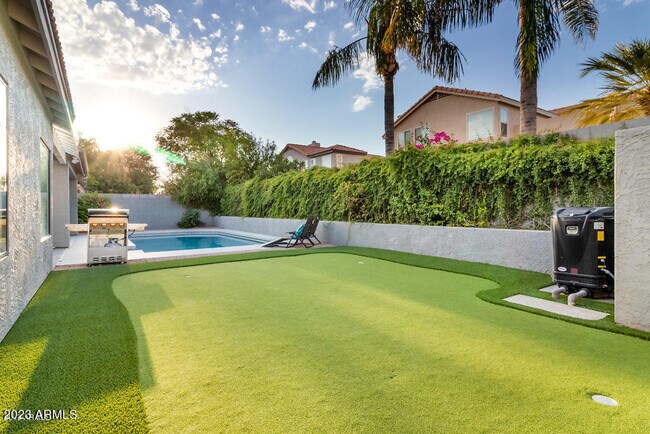 Foto del edificio - 5714 E Paradise Ln