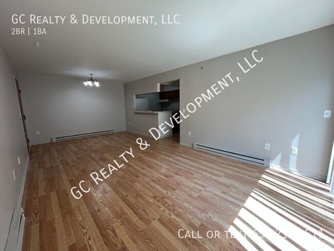 Building Photo - ***MARENGO 2 BDRM - 1 BTH / COIN LAUNDRY I...