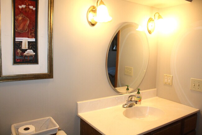 Foto del edificio - 7007 Orchid Ln N
