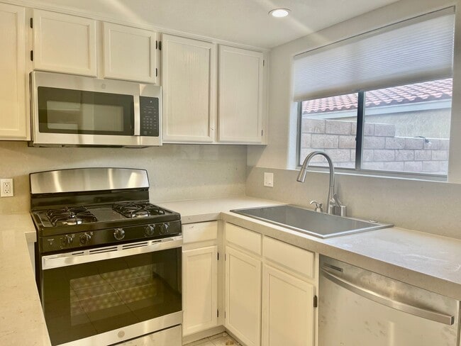 Foto del edificio - Fully Renovated 3-Bedroom Townhome in Gate...