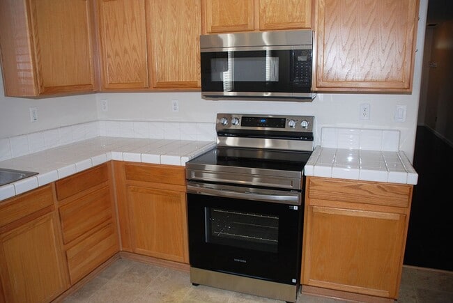 Building Photo - Rancho Bravo Single Story 4 BR/2 Bath/2 Car Garage in South Reno