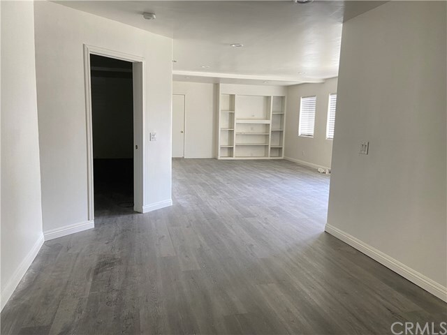 Foto del edificio - 1237-1233 3 Ranch Rd