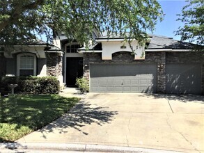 Building Photo - 404 Bayridge Ct