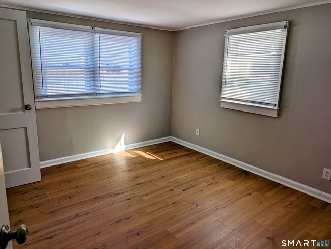 Foto del edificio - 184 Buckingham Ave