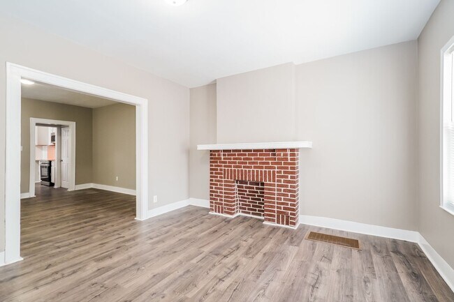 Foto del edificio - 761-763 Seymour Ave