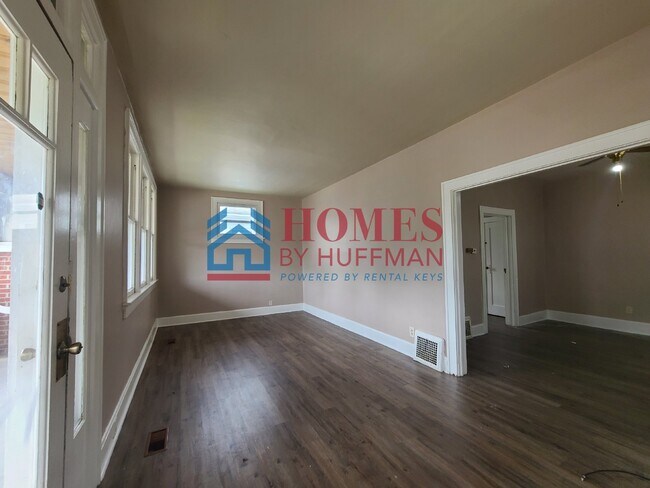 Building Photo - Two Bedroom House | Close to Garvin Park