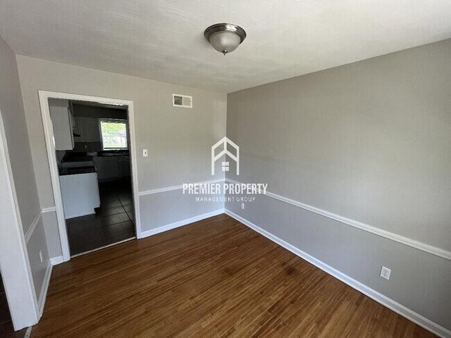 Building Photo - 4005 Bernadine Dr
