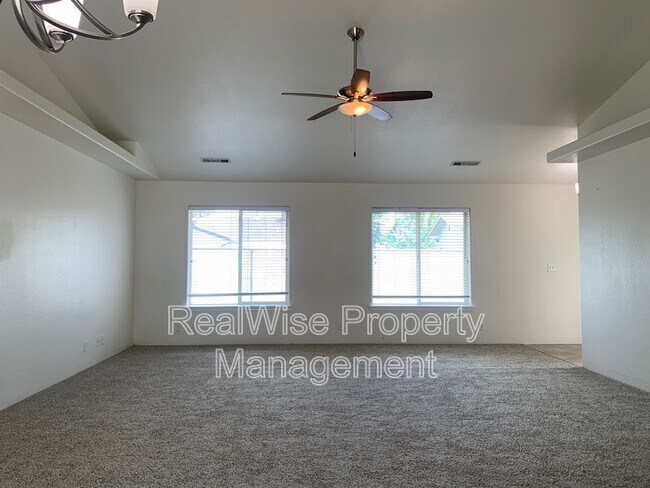 Foto del edificio - 1461 Dowell Rd