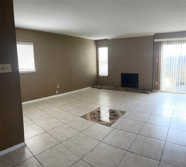 Foto del edificio - 9101 Country Creek St