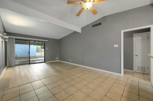 Building Photo - ALAMO HEIGHTS I.S.D. DUPLEX