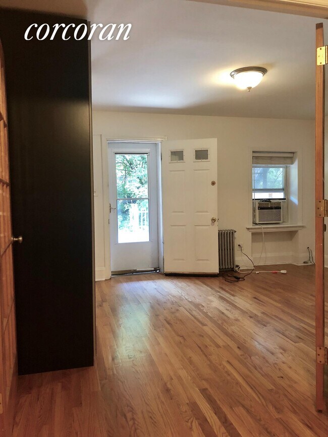 Building Photo - 380 5th St