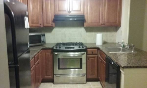 Kitchen - 1470 Campbell St