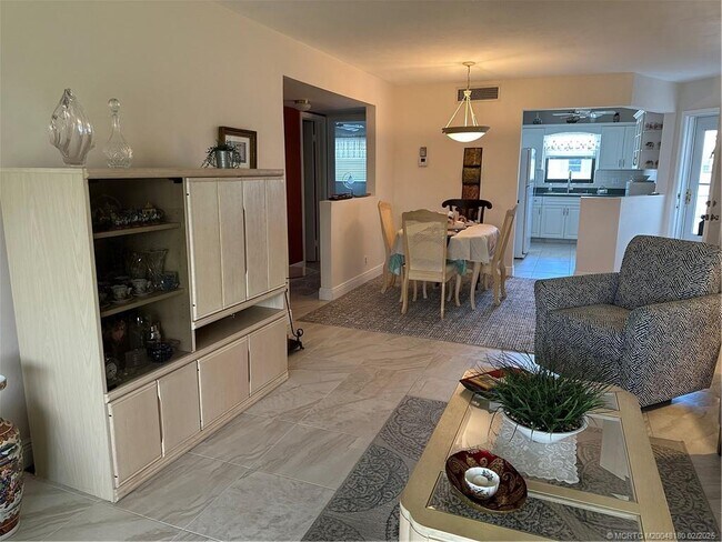 Foto del edificio - 755 Saturn St