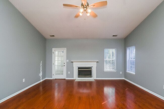 Foto del edificio - 3606 Briarthorne Dr