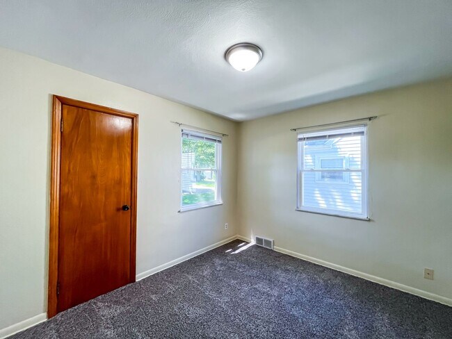 Building Photo - 3 Bed 1 Bath Home in south toledo