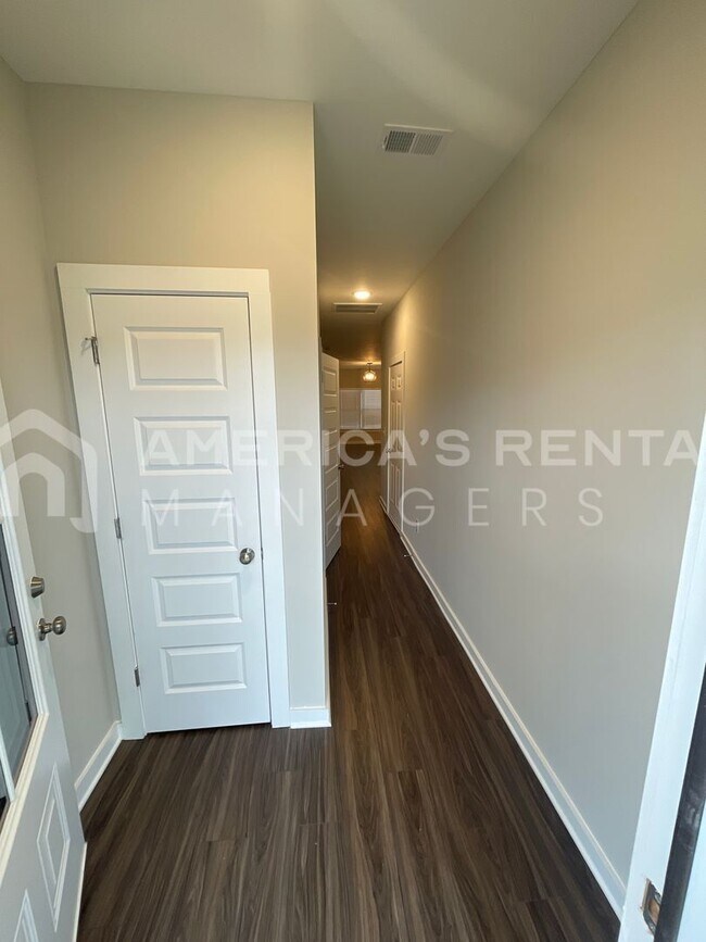 Foto del edificio - Home for Rent in Oak Grove, AL!!! Available to View with 48 Hour Notice!!!