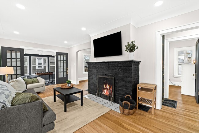 Building Photo - 5 Fairwood Blvd