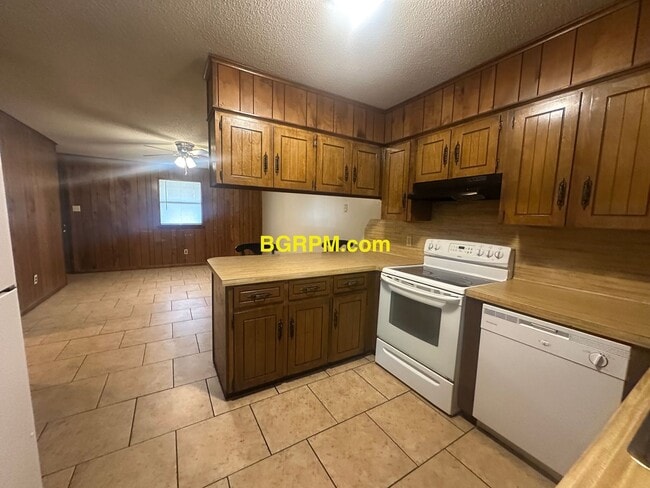 Building Photo - 1515 Pine Dr