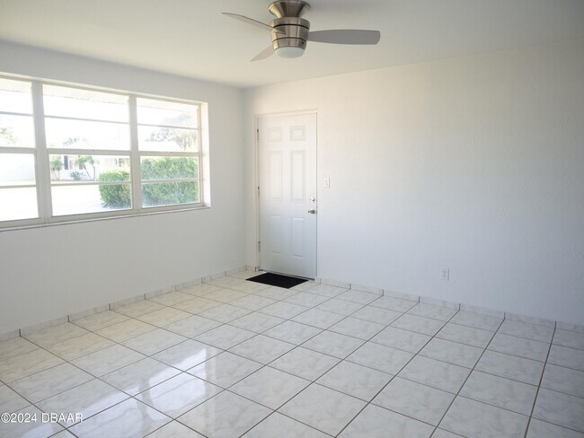 Building Photo - 49 Hibiscus Dr