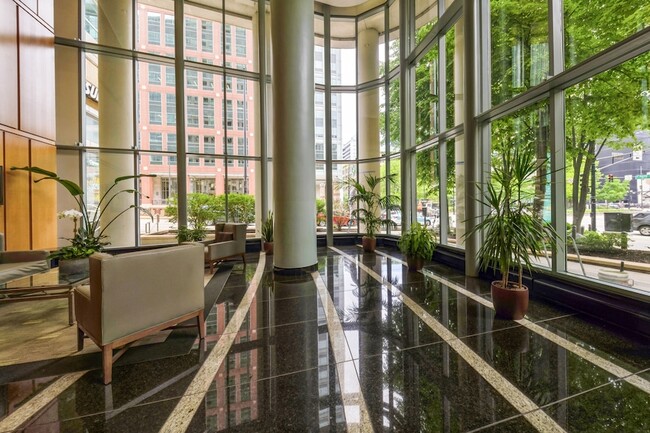Building Photo - 345 N LaSalle St