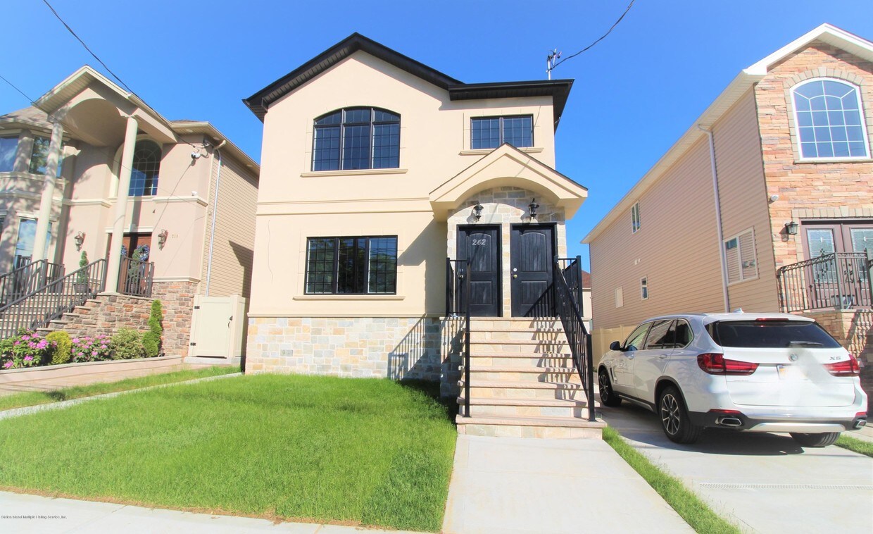 Primary Photo - 242 Ionia Ave